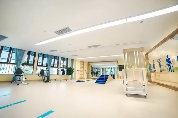 深圳积分入户单位申报_年终述职报告｜檀健次分享年度最过瘾舞台 花园花草中央与水映景相
